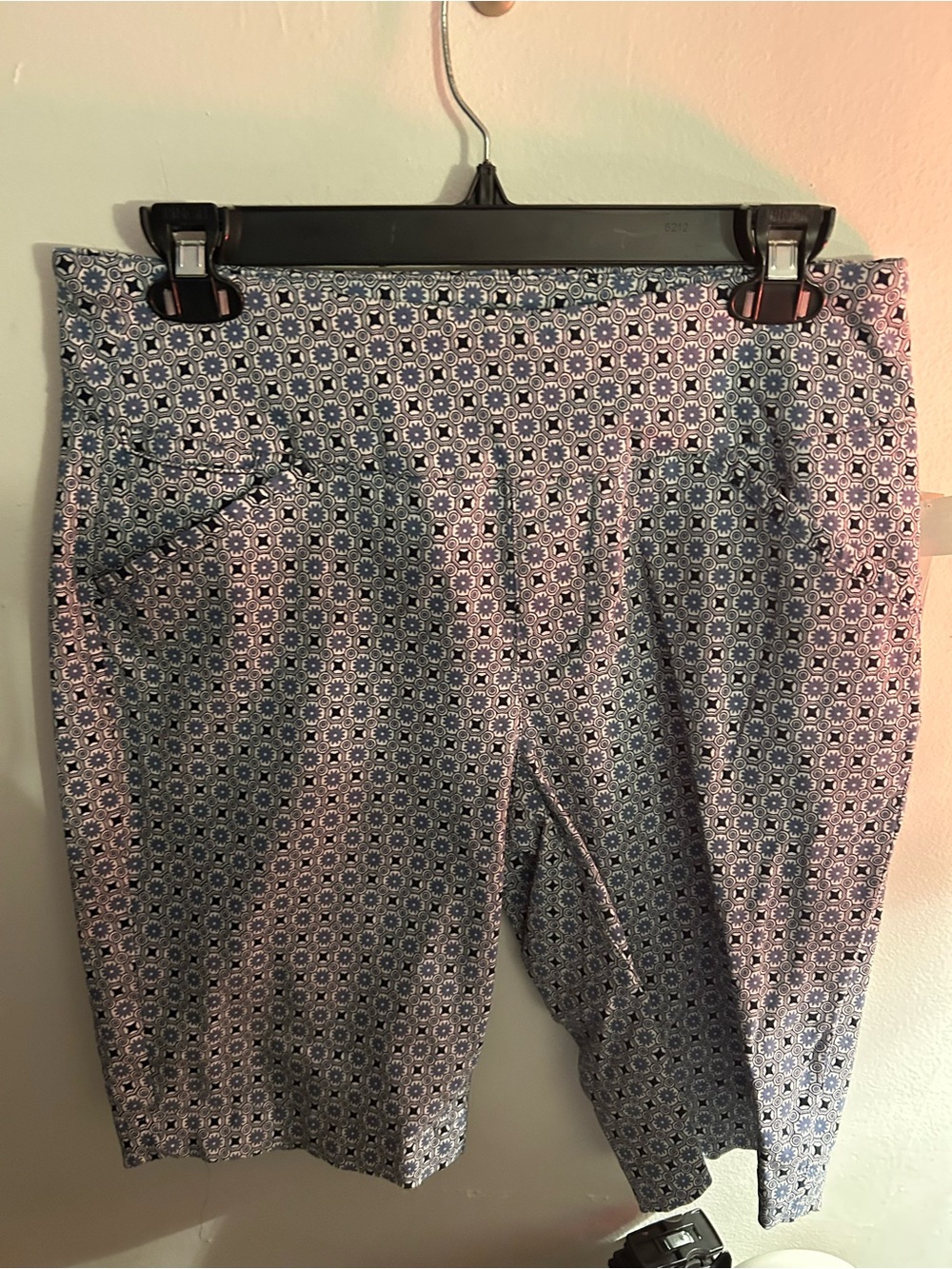 Blue & White Geometric Lined Shorts - Size 6